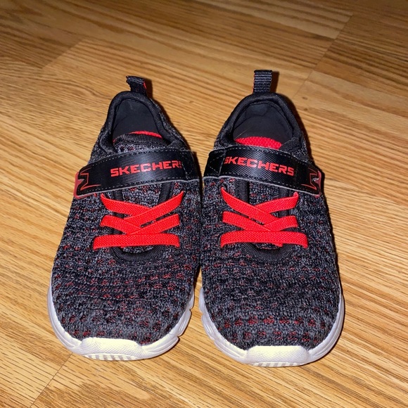 skechers red tennis shoes